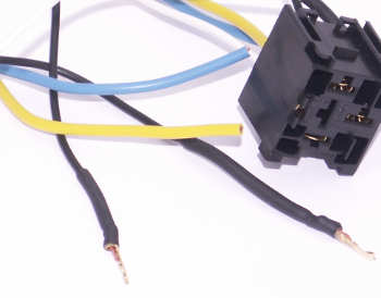 kable czarne, podstawka pod przekanik samochodowy, kabel niebieski, kabel ty